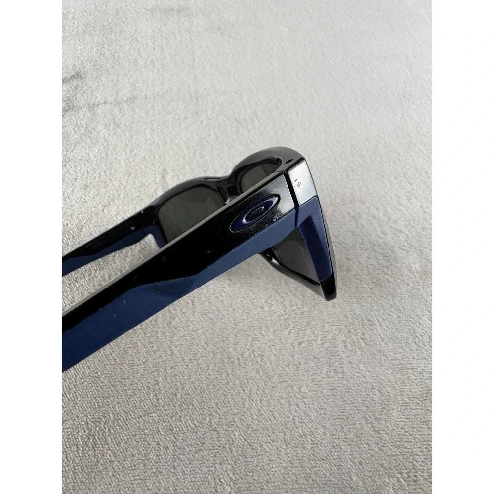 Oakley Mainlink Sunglasses Polished Black Navy Blue Frames OO9264-18 57mm Mens